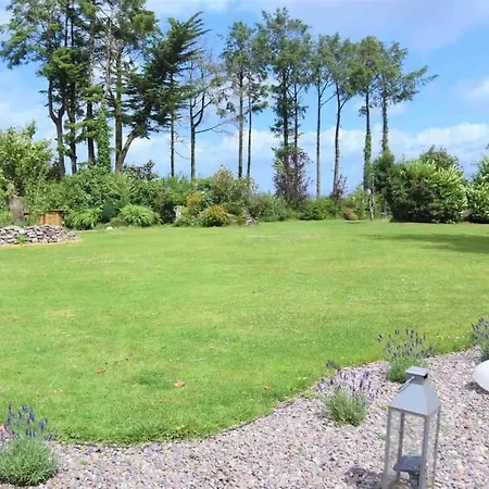 Daire Quiet Countryside Retreat *
